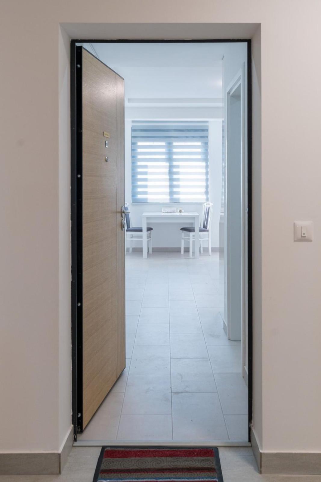 Crnjanski Paun L Apartment